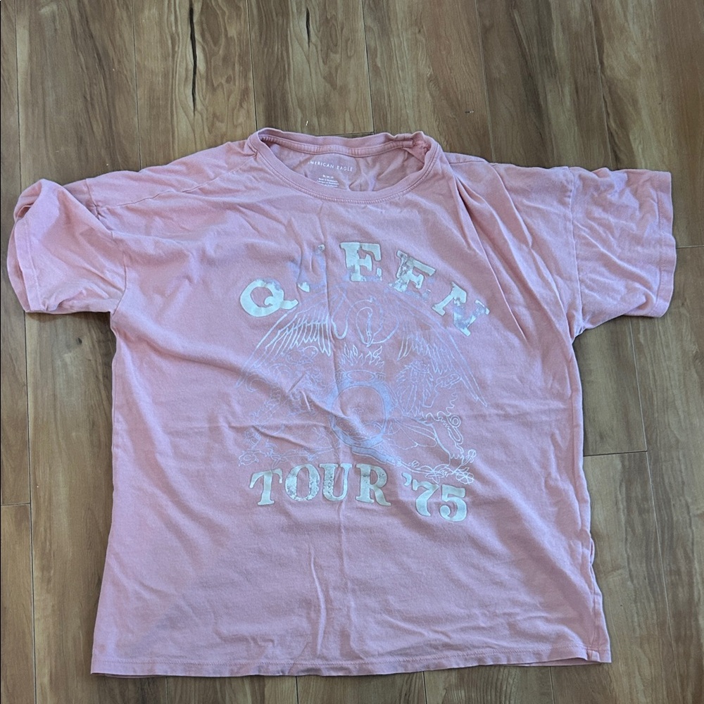 American Eagle Queen band tribute distressed concert tee - pink